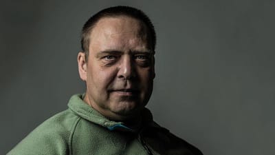 - Jeg stoler ikke et klap p&aring; kommunen, der skylder mig 33 ugers sygedagpenge minus kontanthj&aelig;lp, siger 54-&aring;rige John Steffensen, for hvem 3F nu har st&aelig;vnet Kolding Kommune med krav om efterbetaling af cirka 35.000 kroner. 