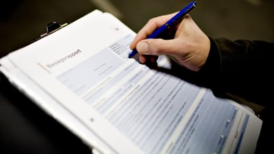 Det er rigtig fornuftigt, at Arbejdstilsynet fremover systematisk og konsekvent vil undersøge alle arbejdsrelaterede dødsulykker i trafikken, mener beskæftigelsesminister Jørn Neergaard Larsen (V).