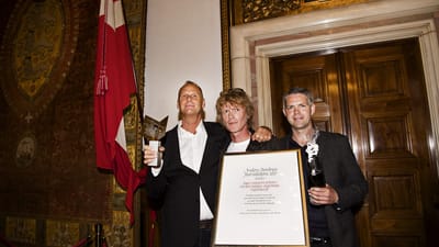 Fagbladets journalister Asger Havstein Eriksen, Asger Westh og Morten Halskov ved overr&aelig;kkelsen af Anders Bording Prisen p&aring; K&oslash;benhavns R&aring;dhus.