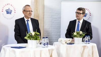 Troels Lund Poulsen, th., afl&oslash;ste i 2016 J&oslash;rn Neergaard Larsen som besk&aelig;ftigelsesminister. Den nuv&aelig;rende minister vil nu p&aring; ny have unders&oslash;gt en r&aelig;kke arbejdsrelaterede d&oslash;dsulykker i trafikken.