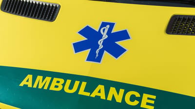 Efter godt 14 dage i respirator på Rigshospitalet døde en 46-årig mand fra Litauen i juli af de kvæstelser, som han fik, da han faldt 10 meter ned fra et tag under en nedrivningsopgave i Køge. 