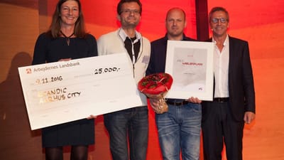 Fællestillidsmand Ryan Buch, nummer to fra højre, ved siden af forbundsformand Per Christensen, da Scandic Århus City vandt konkurrencen sidste år.