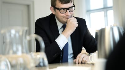 Danskernes psykiske arbejdsmiljø bliver et fremtidigt indsatsområde, mener beskæftigelsesminister Troels Lund Poulsen (V), der på et samråd i Folketinget onsdag åbnede op for, at Arbejdstilsynet fremover kan sikres fastere økonomiske rammer.