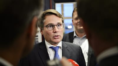 Erhvervsminister Brian Mikkelsen (K) har kr&aelig;vet, at S&oslash;fartsstyrelsen &aelig;ndrer praksis for behandling af d&oslash;dsulykker til s&oslash;s i Danmark.