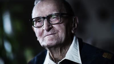 Det tager ikke lang tid i den 99-&aring;rige 3F'er Jens Erik Frederiksens selskab at forst&aring;, at de bl&aring; &oslash;jne bag de m&oslash;rke briller har set lidt af hvert.