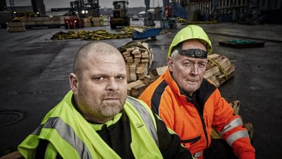 Jan Clifford Hansen og Michael Knudsen har begge oplevet at f&aring; afslag p&aring; sygedagpenge, fordi de if&oslash;lge kommunen "ikke har st&aring;et til r&aring;dighed for arbejdsmarkedet", selvom de begge er l&oslash;sarbejdere med mange arbejdstimer p&aring; Aarhus Havn.