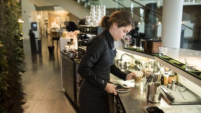 Tjenerfaget er et af de 3F-fag, som i år har mange ledige praktikpladser.
