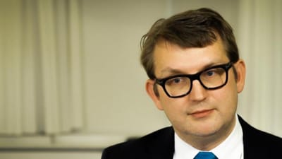 Besk&aelig;ftigelsesminister Troels Lund Poulsen (V) har sat Arbejdstilsynet til at sikre st&oslash;rre &aring;benhed og en l&oslash;bende opsamling p&aring; d&oslash;dsulykker p&aring; jobbet. 