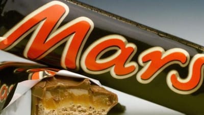 En 47-årig tidligere slikgrossist, der handlede med varer fra Mars Danmark, er blevet dømt til at betale godt 10 millioner kroner i bøde og erstatning i sag om slikfusk.