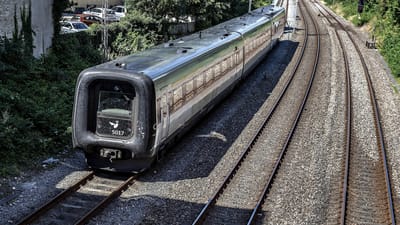 - Vi har ikke brug for denne her uro, og derfor siger vi, at man alts&aring; skal til forhandlingsbordet, s&aring; der kan findes en l&oslash;sning, siger Dennis Alex J&oslash;rgensen, der er formand for HK Trafik og Jernbane.