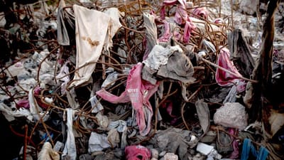 Katastrofen p&aring; Rana Plaza, der kostede 1.134 arbejdere livet, fik firmaer, fagforeninger og regering til at g&aring; sammen i sikkerhedsaftalen Accord'en i Bangladesh. Den st&aring;r nu til at skulle forlade Bangladesh.