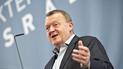 Statsminister Lars Løkke Rasmussen (V) vil tage blandt andet mindstelønnen til debat. Det skriver statsministeren i et Facebook-opslag. Arkivfoto.