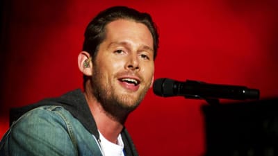 Popstjernen har ansat litauiske h&aring;ndv&aelig;rkere for 48 kroner i timen.