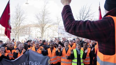 Cirka 200 chauffører var samlet i protest foran Movias hovedkvarter i Valby.