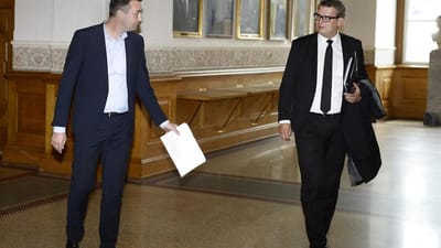 Leif Lahn (S) skal fors&oslash;ge at n&aring; til enighed med besk&aelig;ftigelsesminister Troels Lund Poulsen (V) om &aelig;ndringer af f&oslash;rtidspensionsreformen. 