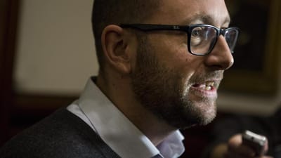 - Der skal være krav om dansk overenskomst, når udenlandske chauffører kører bus i Danmark, så de ikke kører til for eksempel filippinsk eller polsk løn, siger Rasmus Prehn (S).