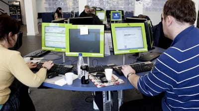 - Vi skal skabe flere job og arbejdspladser samt droppe tvang og kontrol af de arbejdsløse, lyder politikernes løsninger.