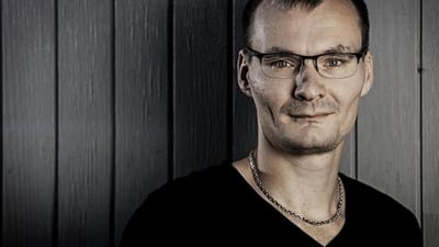 - De siger, at s&aring;dan er reglerne. Men jeg ved ikke, hvad de t&aelig;nker p&aring;. Jeg kan jo ikke st&aring; til r&aring;dighed for et normalt arbejdsmarked, siger Martin Erik Rasmussen.