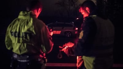 - De stikker af fra os, siger Kjeld Farcinsen, der er politikommiss&aelig;r i K&oslash;benhavns Politis s&aelig;rlige enhed, Udl&aelig;ndingekontrolsektionen, som blandt andet kontrollerer for illegalt arbejde i danske virksomheder.