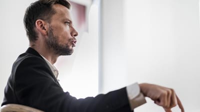 - Vi vil tage det i klumper, og den f&oslash;rste klump kommer til at handle om ressouceforl&oslash;bene. Her ser vi de st&oslash;rste udfordringer, sagde besk&aelig;ftigelsesminister Peter Hummelgaard.