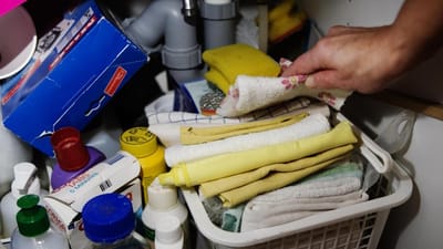 Siden krisen ramte, er 8.000 flere 3F-medlemmer nu tilmeldt til jobnet som ledige. 3F København er en af de hårdt ramte afdelinger. Da restauranter og hoteller blev ramt med tilhørende rengøring, lukkede det hele ned på få dage, fortæller a-kasselederen i afdelingen.