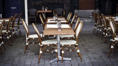Tomme caféer og restauranter kan tvinge branchen i knæ. Når virksomhederne går konkurs, kan medarbejdere komme til at vente længe på lønnen.