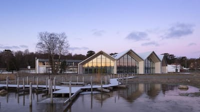 For øjeblikket er det kun Hotel GSH, der holder åbent for gæster. Seks ansatte tager imod bookinger og tager sig på skift af hotellets ganske få gæster, som blandt andet får portionsanrettet morgenmad efter bestilling.