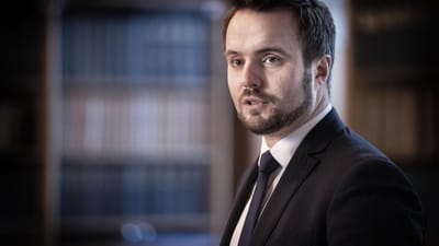 Erhvervsminister Simon Kollerup (S) bebudede i slutningen af april, at der skulle s&aelig;ttes fart p&aring; udbetalingerne. (Arkivfoto.)
