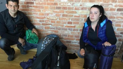 Jozef David og Silwia Andrzejewska har levet p&aring; gaden, efter at de midt i april blev fyret og m&aring;tte forlade arbejdsgiverens hus, hvor de boede til leje.