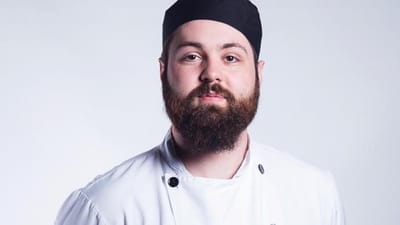 Kent Ynill p&aring; 23 burde egentlig v&aelig;re i gang med sit andet praktikforl&oslash;b, men grundet corona-krisen er han lige nu i skolepraktik p&aring; Hotel- og Restaurantskolen.