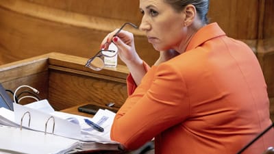 Statsminister Mette Frederiksen (S) skriver p&aring; Facebook, at der mangler ressourcer i &aelig;ldreplejen. Det sker efter, at en dokumentar har vist d&aring;rlige forhold p&aring; et plejehjem i Aarhus.
