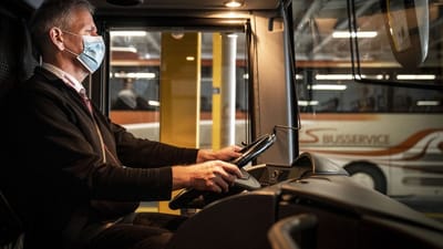 Midttrafik opruster fra 19 til 30 kontroll&oslash;rer, der skal h&aring;ndh&aelig;ve de nye krav om mundbind.