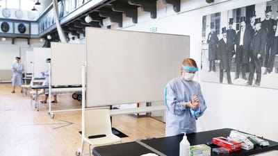 Myndighederne har iv&aelig;rksat et s&aelig;rligt testberedskab i Ringsted, efter at et stort antal slagteriarbejdere p&aring; Danish Crown i byen er blevet smittet med corona-virus.
