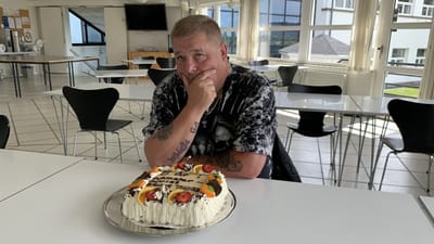 Steen Hendriksen blev fejret hos 3F Randers med en lagkage med en bitter eftersmag.