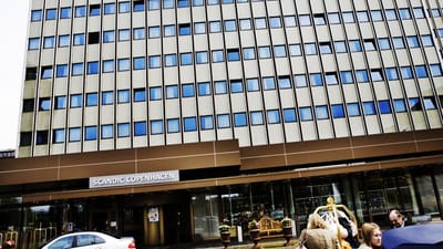 - Regeringen&nbsp;skulle have kommunikeret klart, at vi er undtaget forsamlingsforbuddet p&aring; 50, og at man til vores arrangementer godt m&aring; v&aelig;re forsamlet op til 500 personer. Det er frustrerende, for vi driver vores forretning ud fra de retningslinjer, der er udstukket, og&nbsp;vi overholder de krav, der nu engang er, siger direkt&oslash;r hos Tivoli Hotel & Congress Center, Jakob Ellermann. 