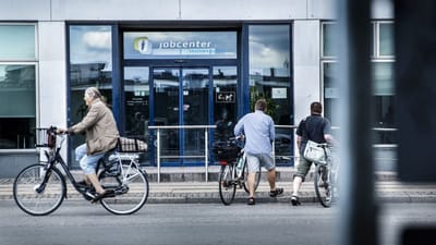 Nu er der to måneders ekstra dagpenge til ledige, der falder ud af systemet. Men da langtidsledigheden er steget med en tredjedel siden sidste år, frygter 3FA, at det ikke er hjælp nok.
