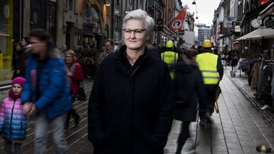 Eva Obdrup fra a-kassen er glad for, at der nu er flere partier hen over den politiske midte, der gerne vil se p&aring; at h&aelig;ve dagpengene. For selvom regeringen har rakt de ledige en hj&aelig;lpende h&aring;nd under krisen, er det grundl&aelig;ggende problem ikke l&oslash;st, at dagpengene langsomt bliver mindre v&aelig;rd.