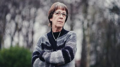 Det var et h&aring;rdt slag for Birthe Rasmussen at f&aring; en kraftig neds&aelig;ttelse af hendes dagpengesats. Havde hendes mand ikke f&aring;et et fleksjob, kunne de ikke have klaret en m&aring;ned mere med den indt&aelig;gt, de stod med. 
