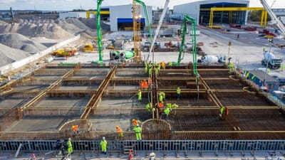 Efter forsinkelser er det nu planen, at den nye Storstrømsbro mellem Sjælland og Falster skal være åben for bil- og togtrafik i 2024. Broen koster 2,1 milliarder skattekroner.