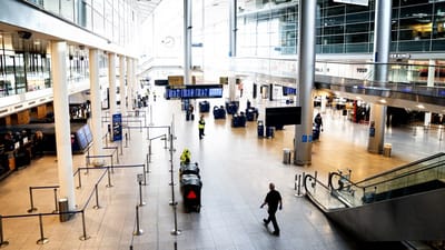 Terminal 3 i Københavns Lufthavn plejer at summe af liv. Under coronaen ligger den øde hen.