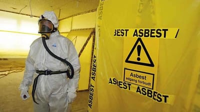 Godt 35 år efter, at det blev forbudt at anvende herhjemme, er asbest stadig årsag til flest arbejdsbetingede dødsfald i Danmark. Næste år kommer EU-Kommissionen med et forslag, der skal begrænse risikoen for at blive udsat for de kræftfremkaldende partikler.