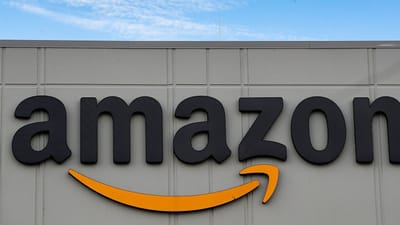 Virksomheder, der s&aelig;lger varer gennem Amazon, m&aring; ikke s&aelig;tte deres produkter billigere til salg andre steder. G&oslash;r de det, bliver de straffet af Amazon.