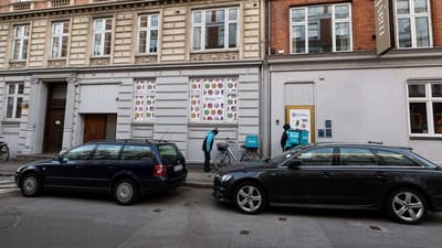 Burgere, burritos og hot-wings bliver alt sammen tilberedt i Curbs køkken i et nedlagt hotel på Vesterbro.