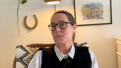 "Tilstanden vil forv&aelig;rres ved arbejdsmarkedsrettede tiltag, selv i forl&oslash;b med maksimale sk&aring;nehensyn og f&aring; timer", skriver Center for Komplekse Symptomer ved Frederiksberg Hospital om Tina Malmbergs tilstand.