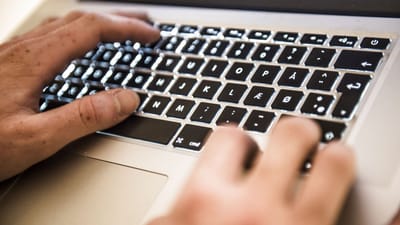 Oplysningerne om den tidligere medarbejders strafbare forhold blev ifølge Datatilsynet videregivet i e-mails til to kunder.