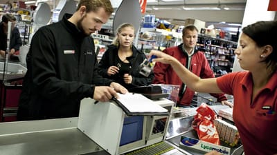 Det er 42. år i træk, at Jobpatruljen tager rundt i landet for oplyse unge mellem 13-17 år om deres rettigheder, løn- og arbejdsforhold, og der er nok at tage fat på. Sidste år talte Jobpatruljen med 2.868 unge fritidsjobbere. Heraf var knap tre ud af fire ansat under forhold, hvor deres rettigheder ikke blev overholdt.