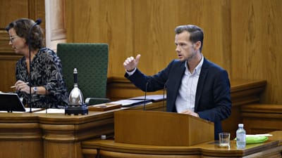 Besk&aelig;ftigelsesminister Peter Hummelgaard (S) har med et lovindgreb sat en stopper for sygeplejerskernes strejke.