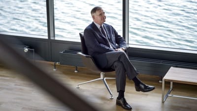 Hollandske Jan van de Winkel tjener p&aring; den gode side af 37 millioner kroner &aring;rligt for at sidde i toppen af biotekselskabet Genmab, og han har samtidig aktier i selskabet for 1,6 milliarder.