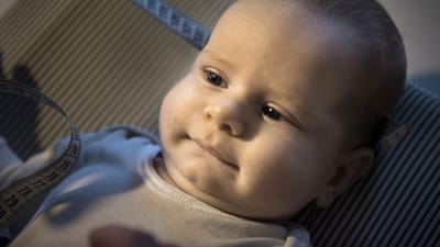 Har mor ingen uddannelse, er der større risiko for, at hendes barn bliver født med lav fødselsvægt, end hvis mor har gået mange år på universitetet.