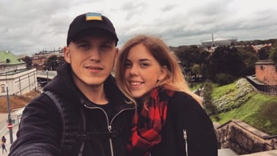 3F'erne Nadii Panakhyd og Dmytro Korniichuk f&aring;r nu efterbetalt godt 38.000 kroner, efter at de blev snydt for l&oslash;n og feriepenge som landbrugspraktikanter hos en stor svineproducent p&aring; Sj&aelig;lland.  